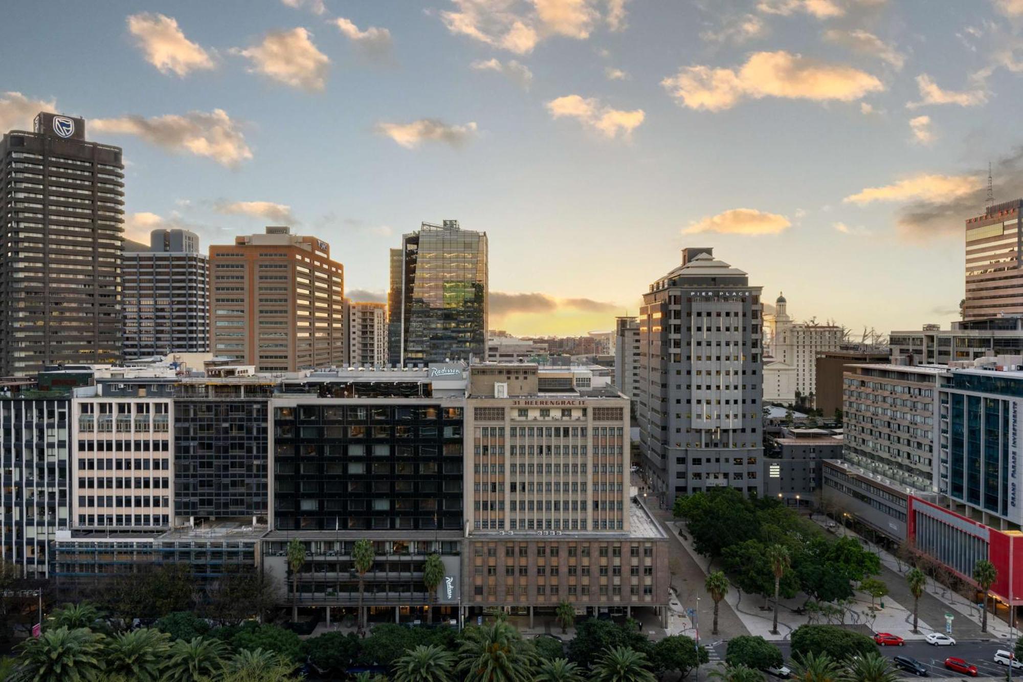 Radisson Hotel Cape Town Foreshore Exterior photo